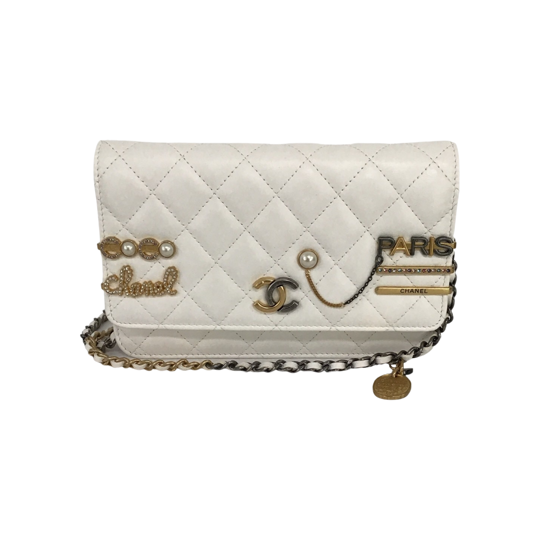 Chanel-Pearl Strass Signature Wallet on Chain - Couture Traders