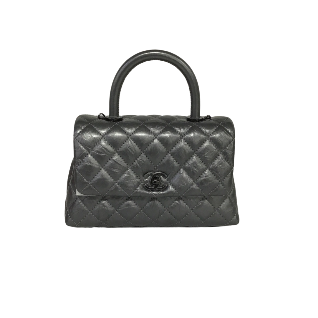 Shop CHANEL MATELASSE Flap Bag With Top Handle (A92990) by MonFavori